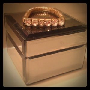 Jewelry box